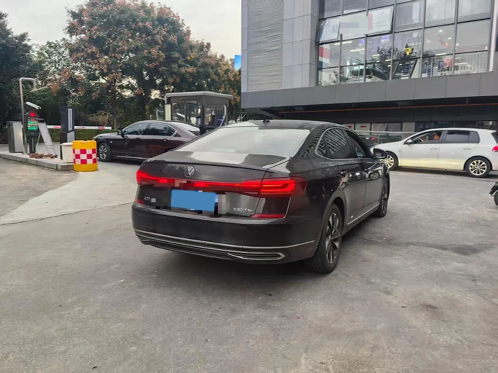 2022 VOLKSWAGEN PASSAT thumbnail 2