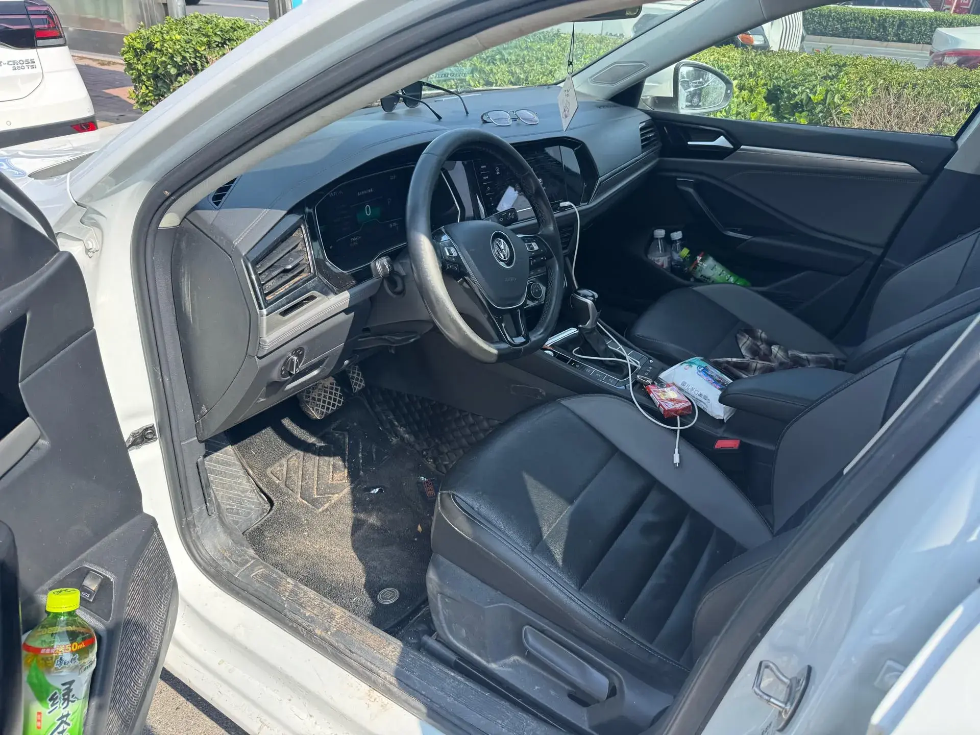 2022 VOLKSWAGEN SAGITAR thumbnail 3