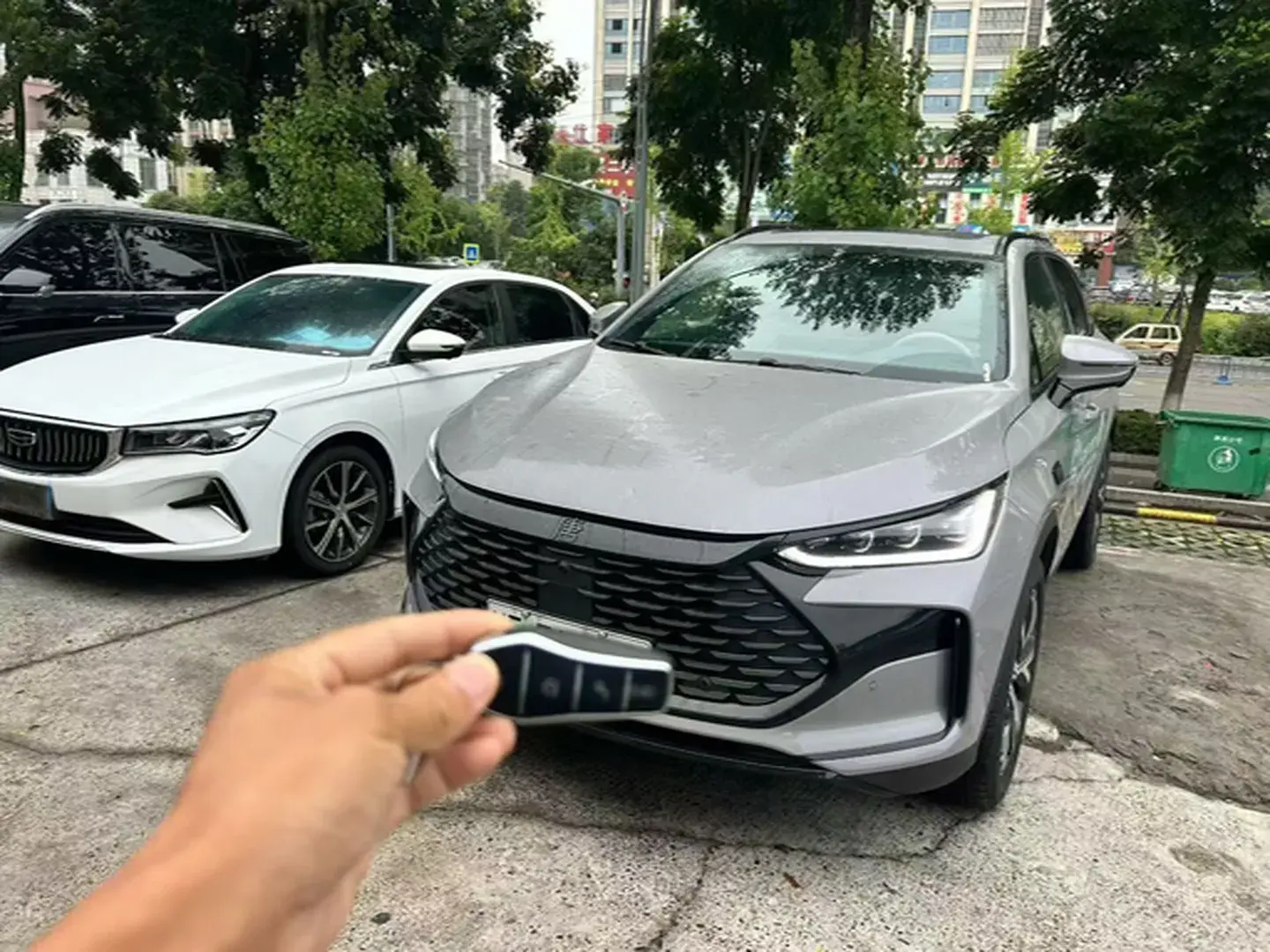 2025 BYD TANG view 1