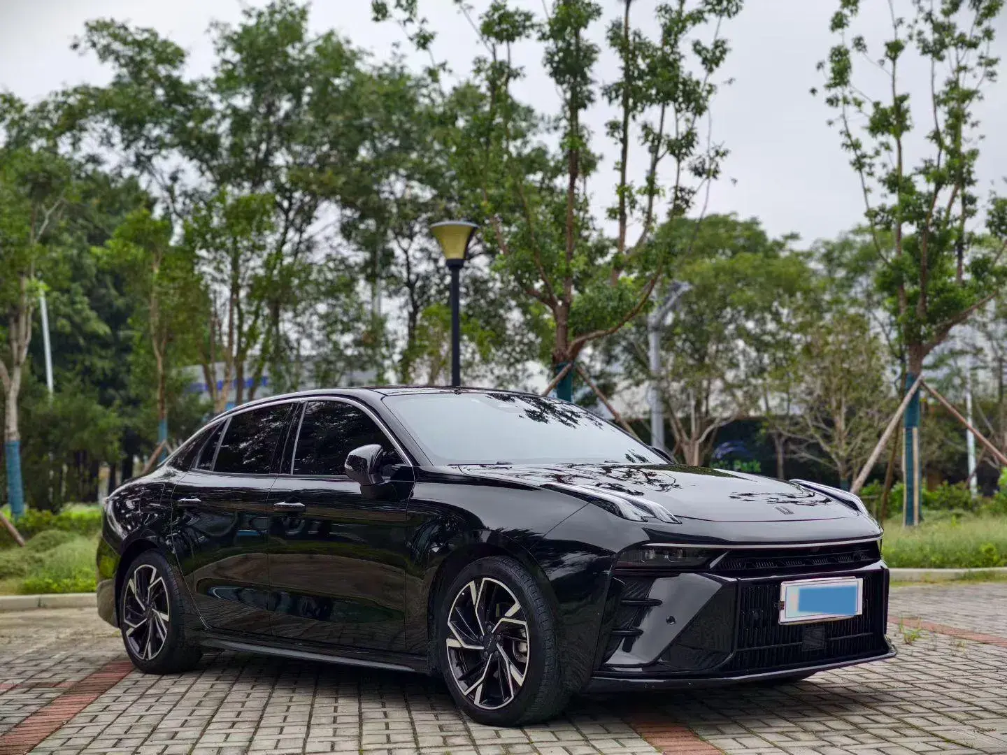 2023 LYNK&CO 03 thumbnail 3