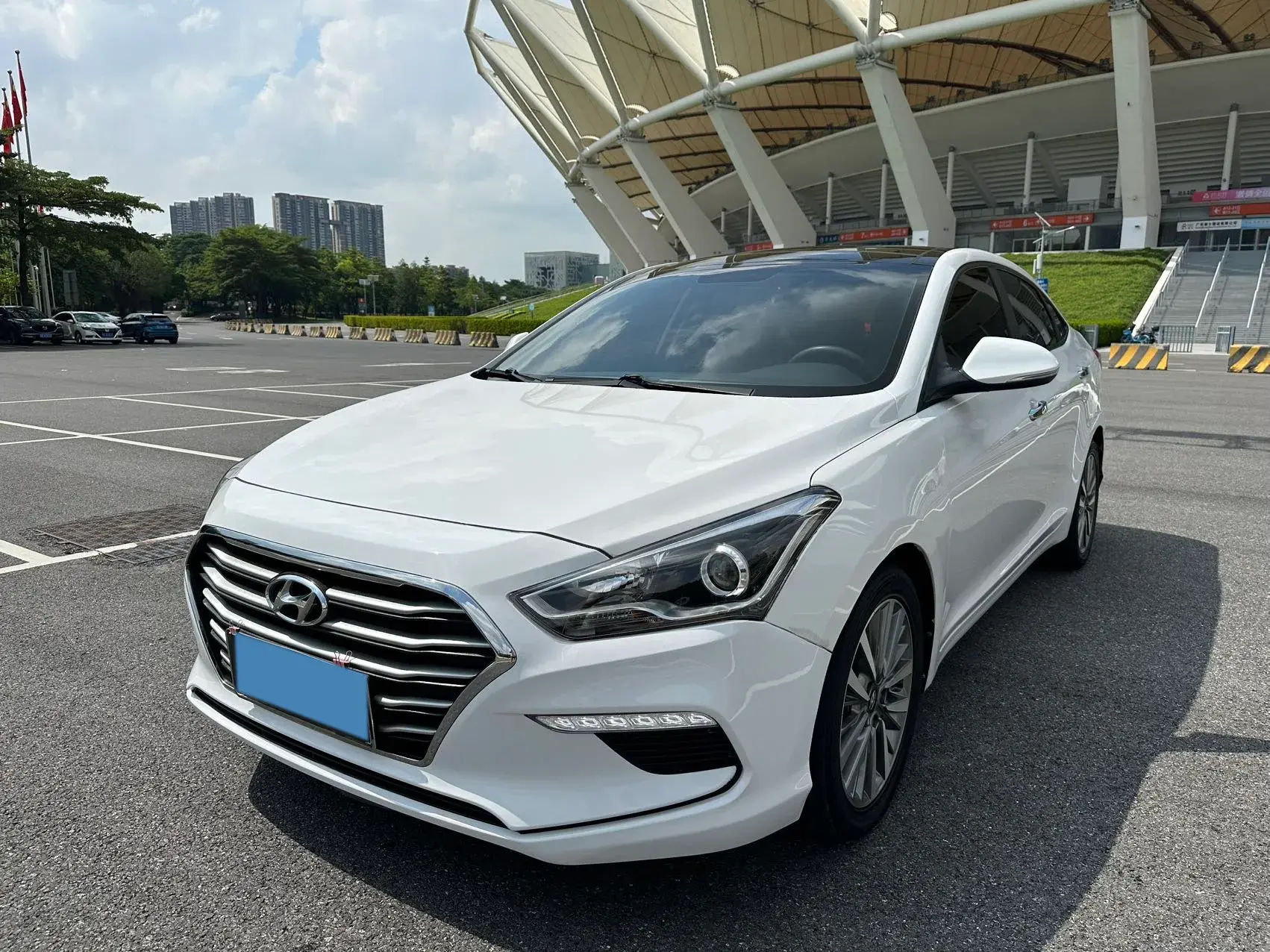 2019 HYUNDAI MISTRA view 1