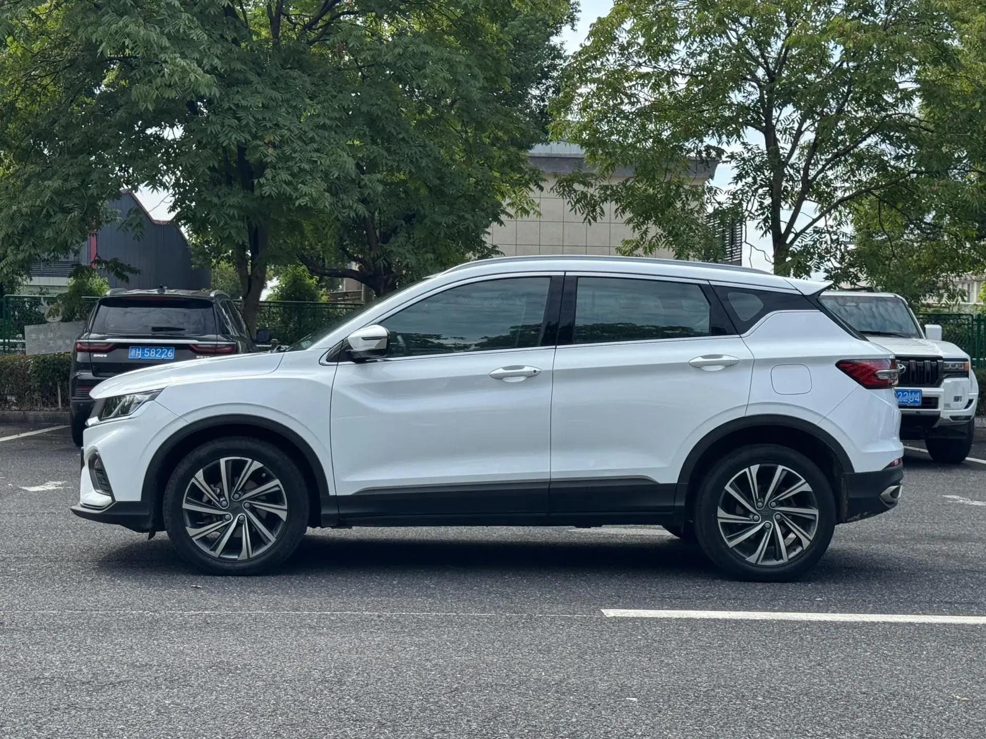 2019 GEELY COOLRAY thumbnail 2