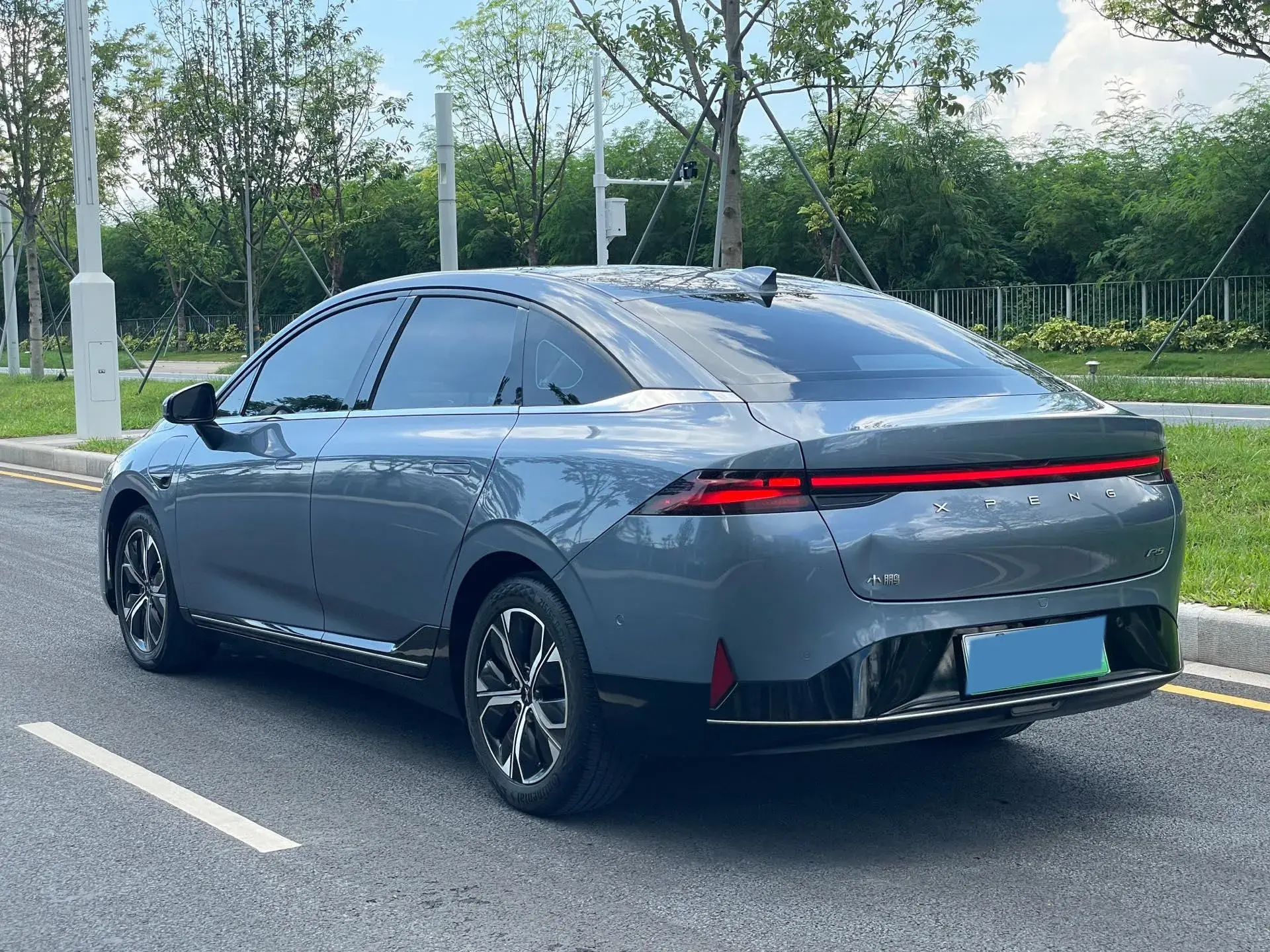 2021 XPENG P5 thumbnail 4