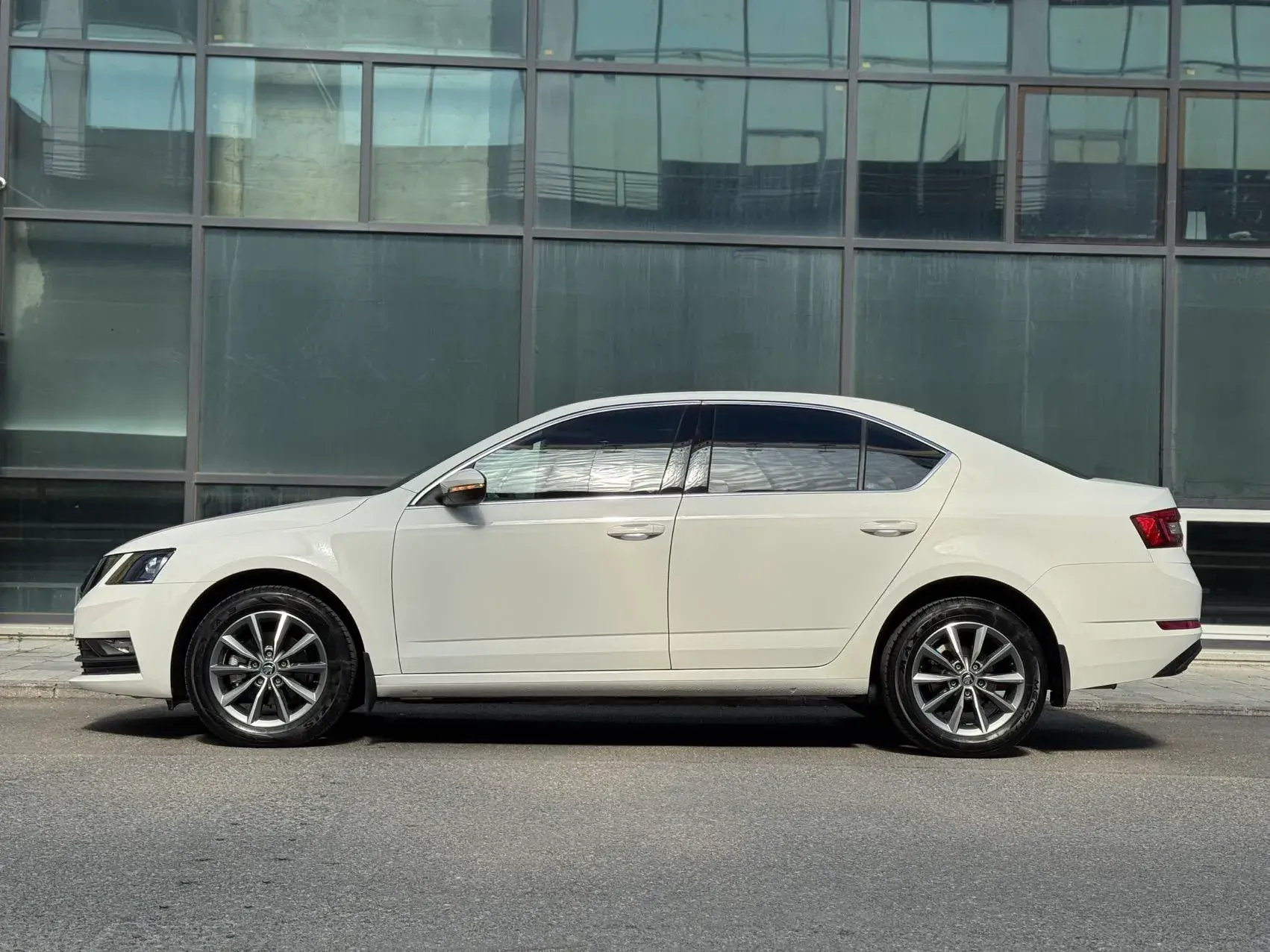 2022 SKODA OCTAVIA thumbnail 3