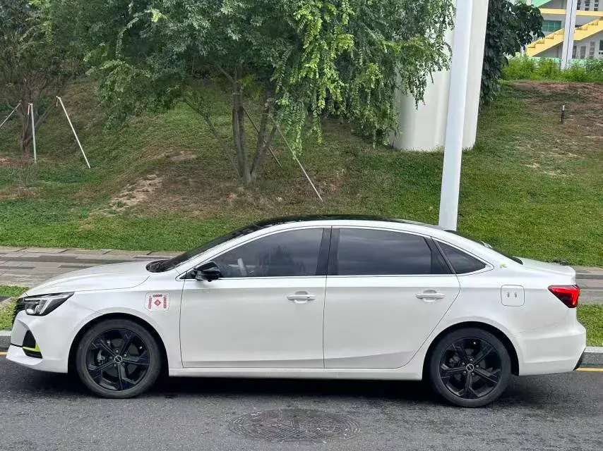 2020 ROEWE I6 thumbnail 2