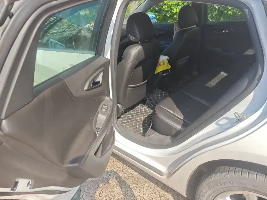 2018 CHEVROLET MALIBU thumbnail 3