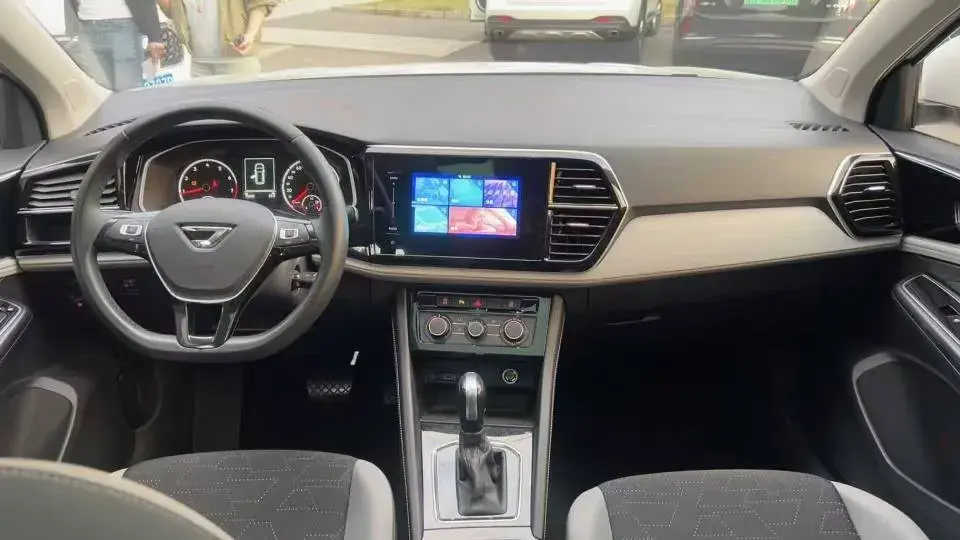 2022 JETTA VS7 thumbnail 4