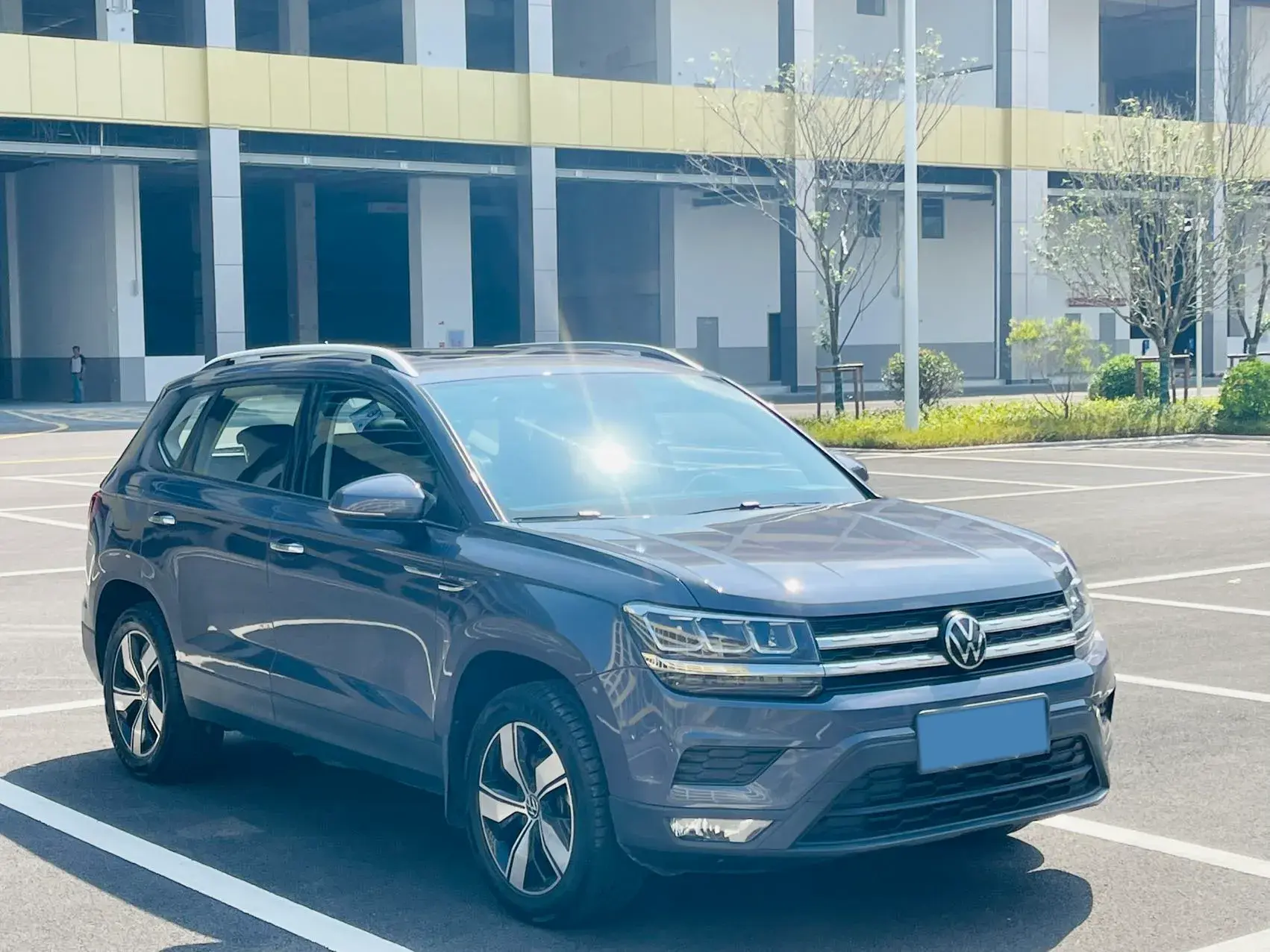 2021 VOLKSWAGEN THARU thumbnail 3