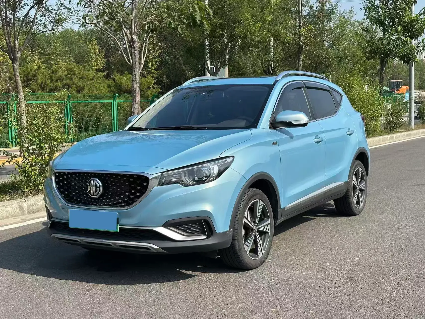 2019 MG EZS view 1
