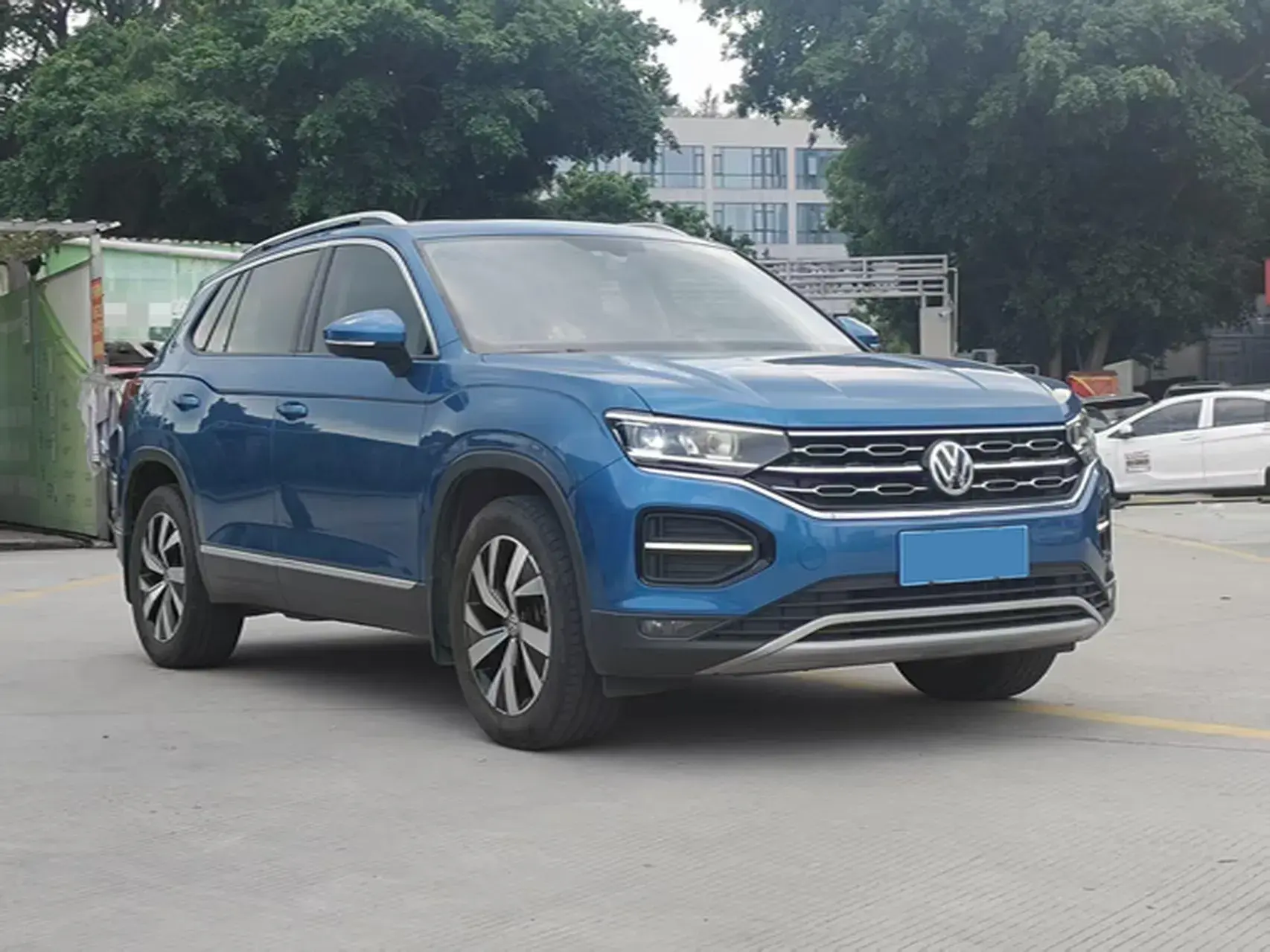 2019 VOLKSWAGEN TAYRON thumbnail 3