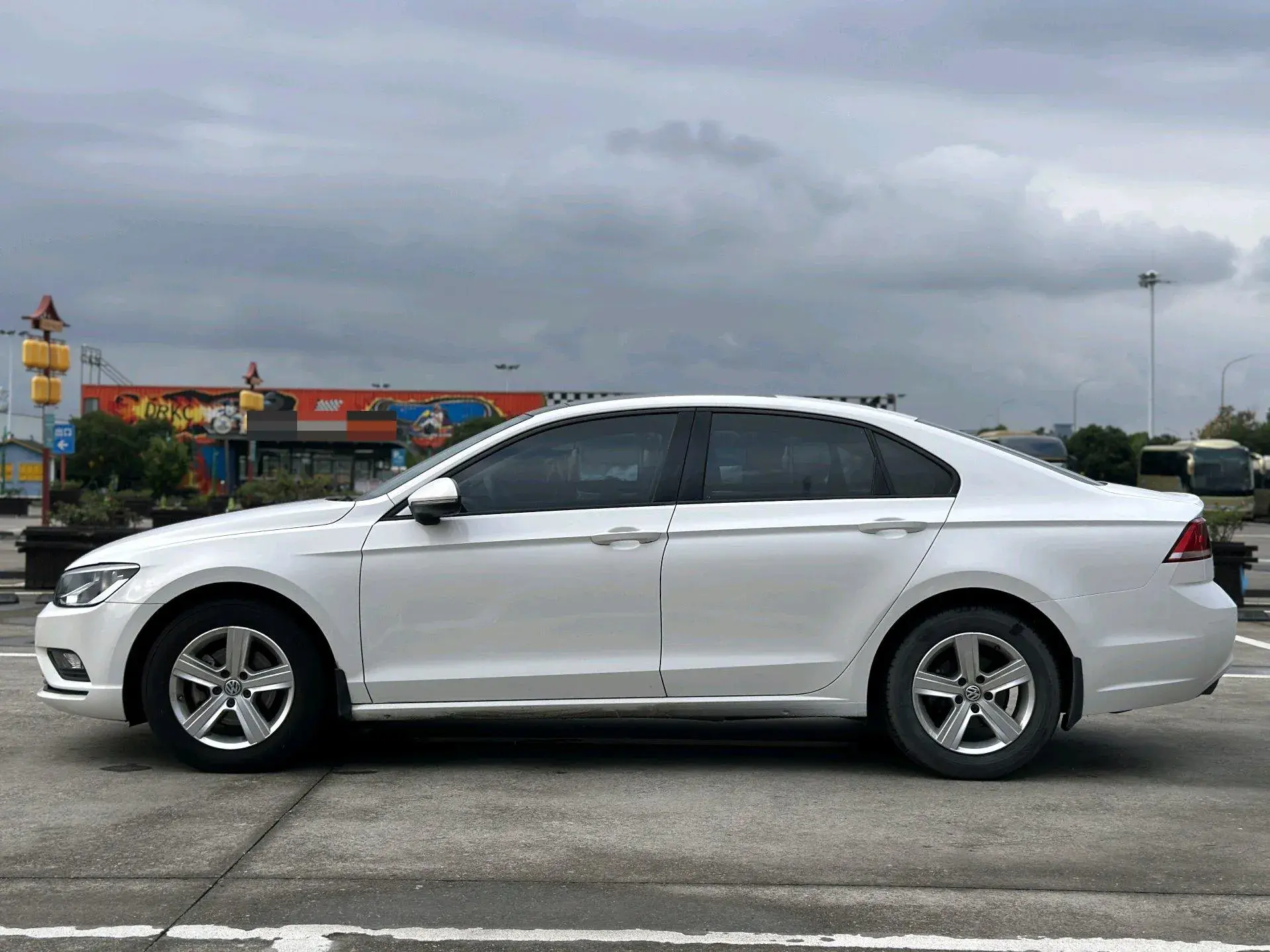 2017 VOLKSWAGEN LAMANDO thumbnail 2