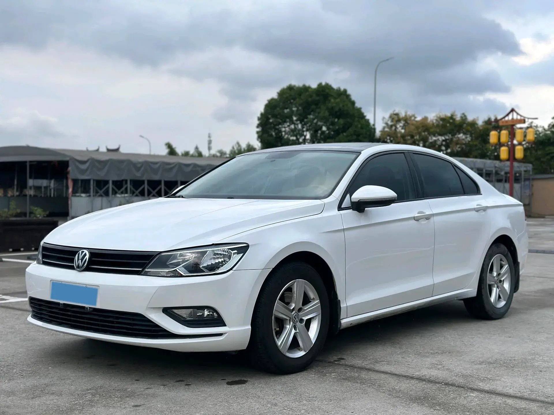 2017 VOLKSWAGEN LAMANDO view 1