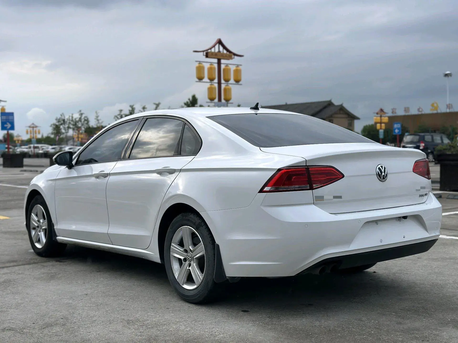 2017 VOLKSWAGEN LAMANDO thumbnail 3