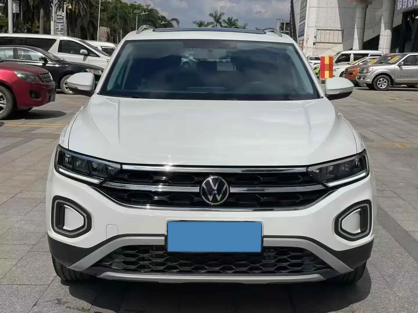 2025 VOLKSWAGEN T-ROC thumbnail 2