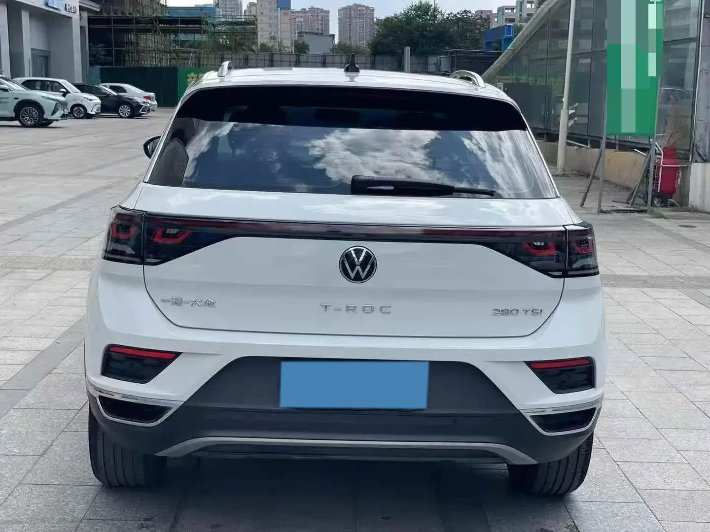 2025 VOLKSWAGEN T-ROC thumbnail 4