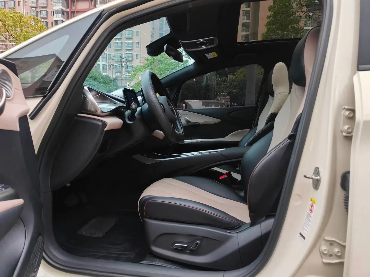 2023 BYD DOLPHIN thumbnail 4