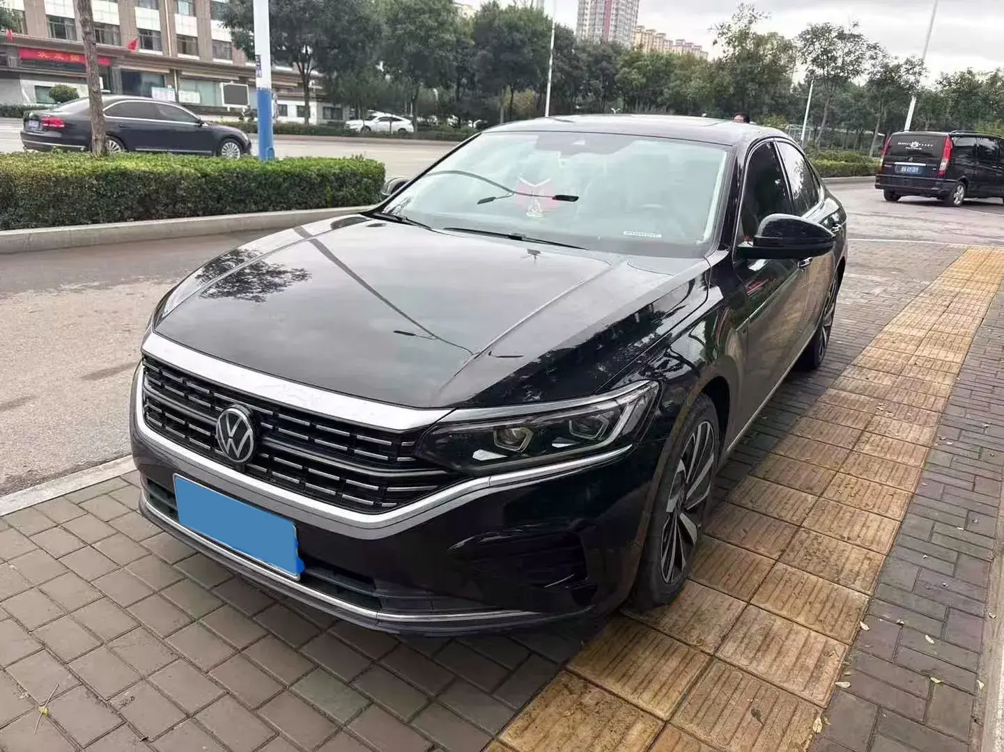 2022 VOLKSWAGEN PASSAT view 1