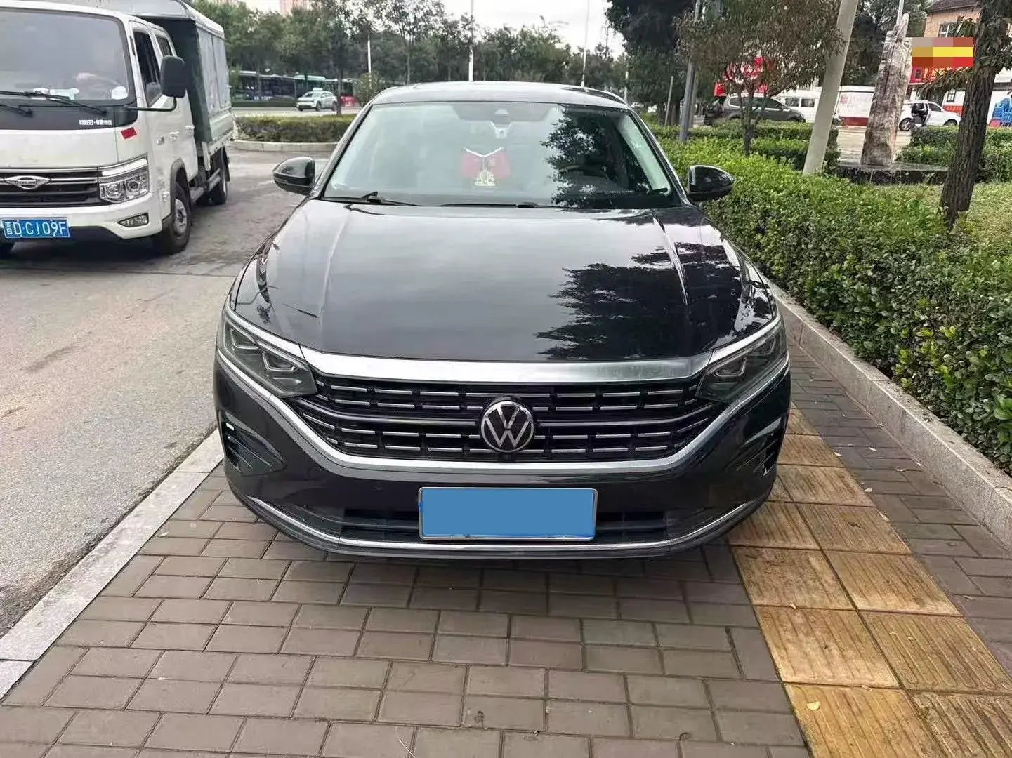 2022 VOLKSWAGEN PASSAT thumbnail 3