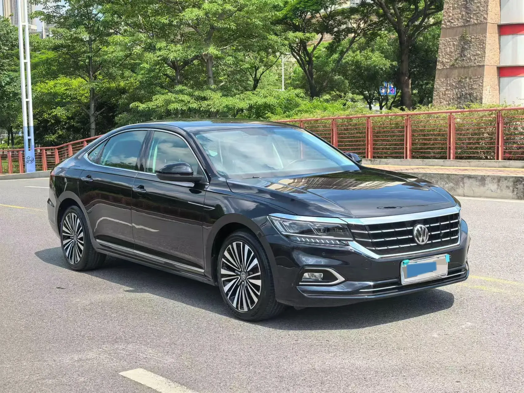 2019 VOLKSWAGEN PASSAT thumbnail 3