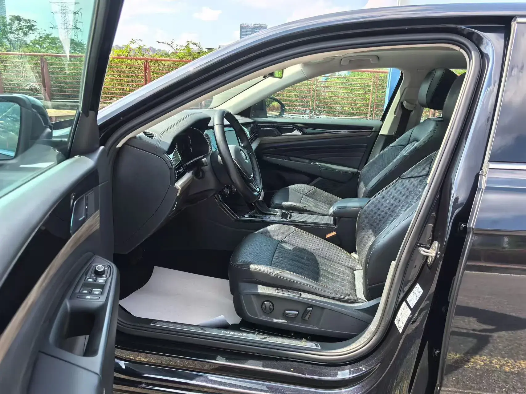 2019 VOLKSWAGEN PASSAT thumbnail 4