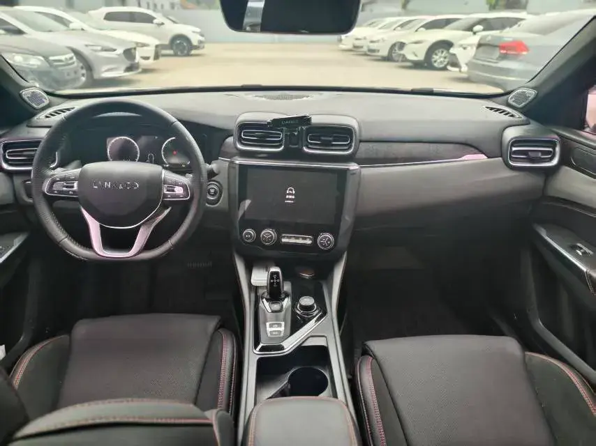 2019 LYNK&CO 03 thumbnail 4