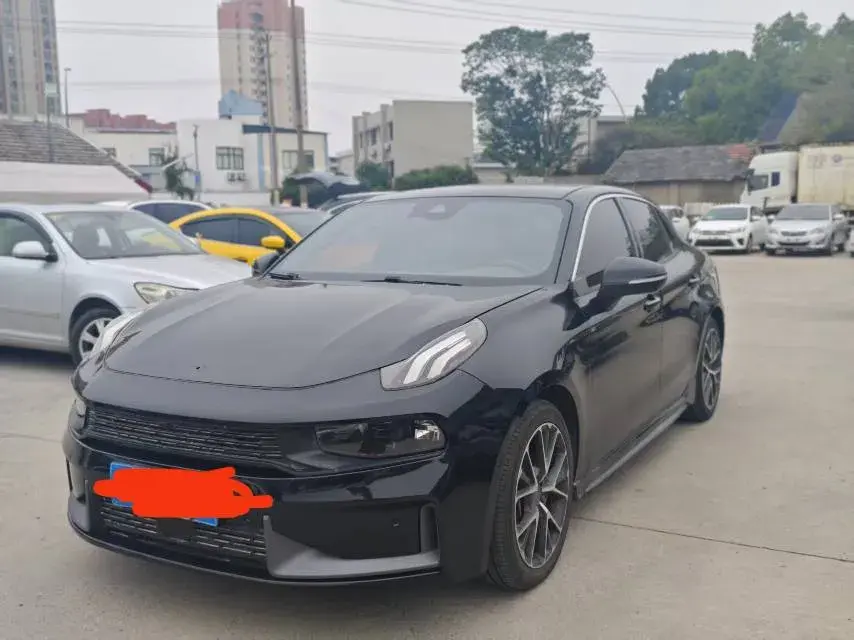 2019 LYNK&CO 03 view 1