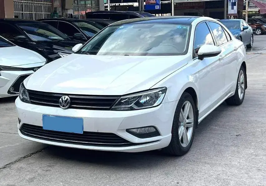 2018 VOLKSWAGEN LAMANDO view 1