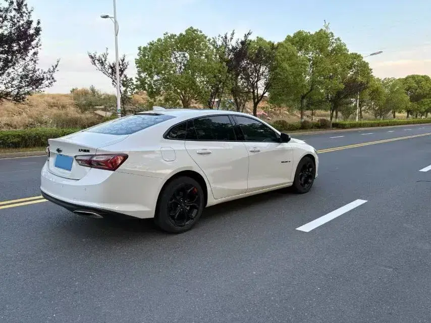 2019 CHEVROLET MALIBU thumbnail 4