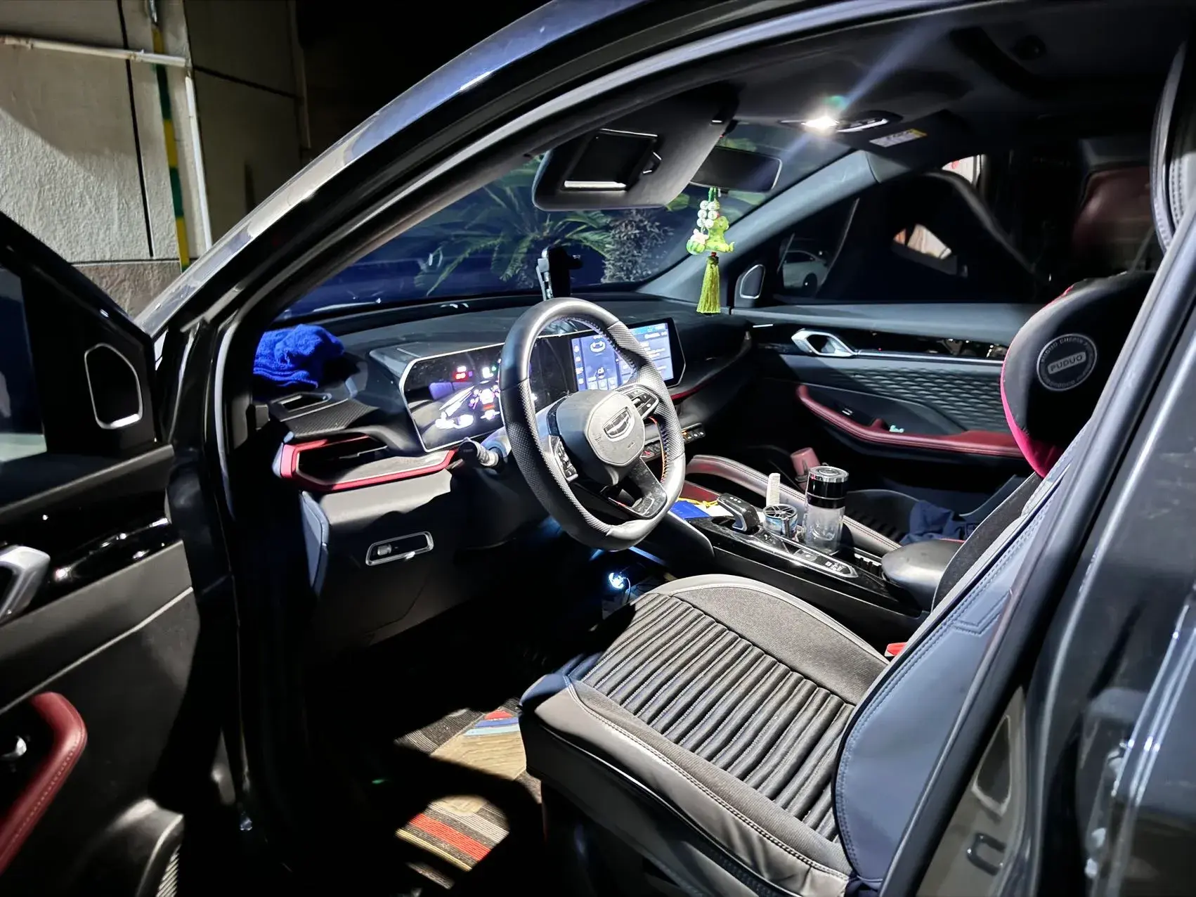 2022 GEELY COOLRAY thumbnail 2