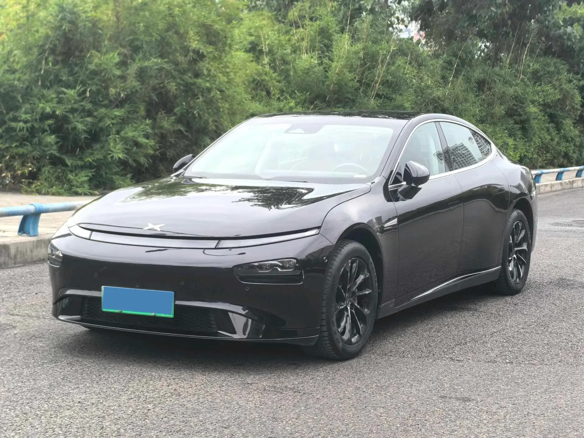 2022 XPENG P7 view 1