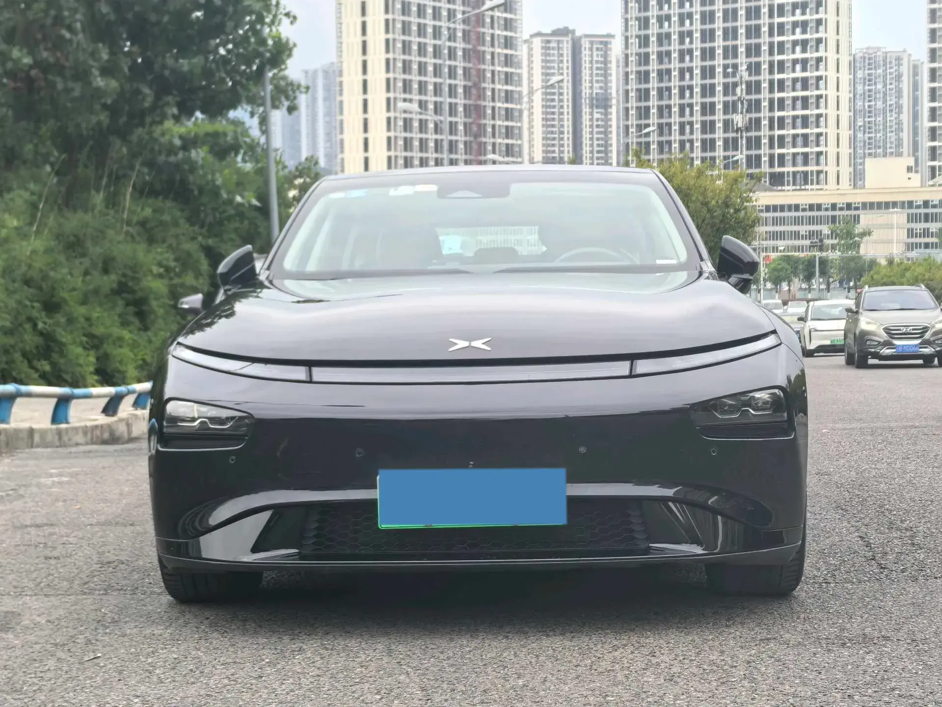 2022 XPENG P7 thumbnail 2
