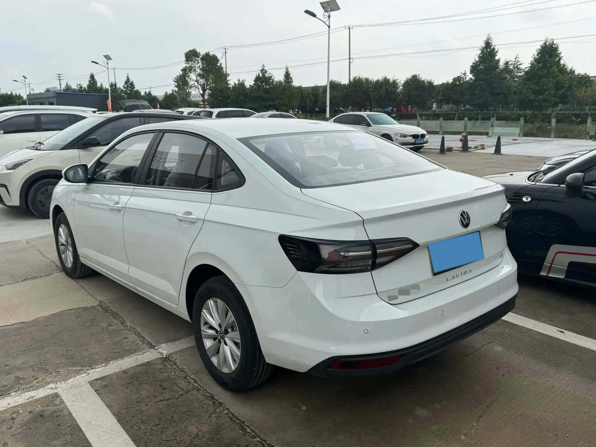 2025 VOLKSWAGEN LAVIDA thumbnail 3