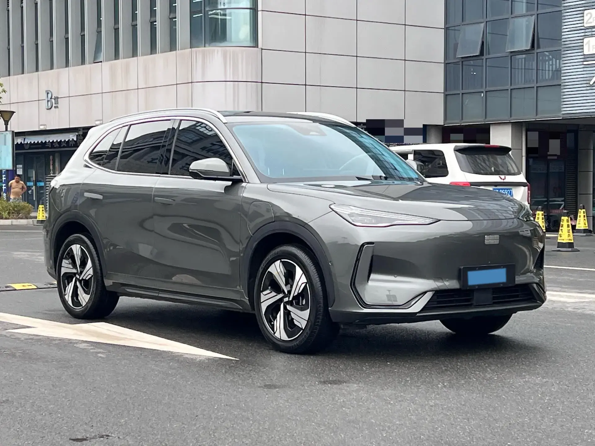 2024 GEELY GALAXY thumbnail 3