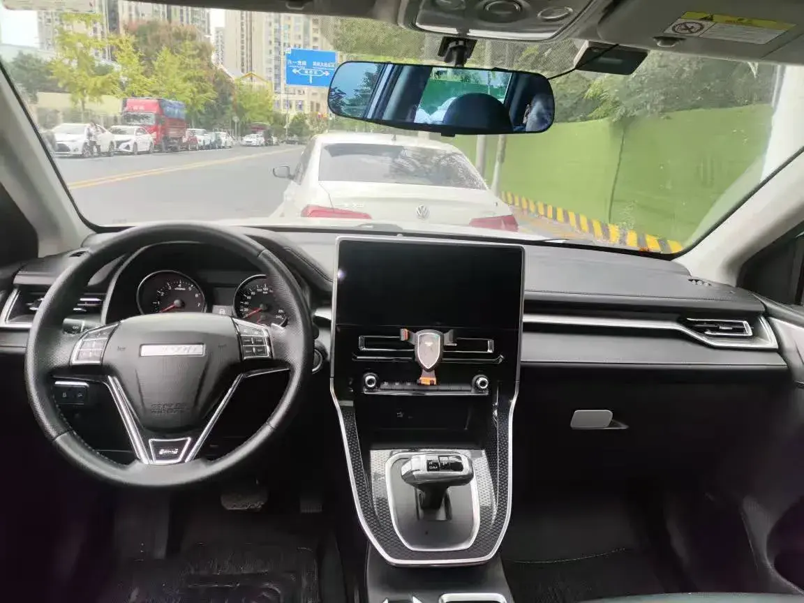 2021 HAVAL M6 thumbnail 3