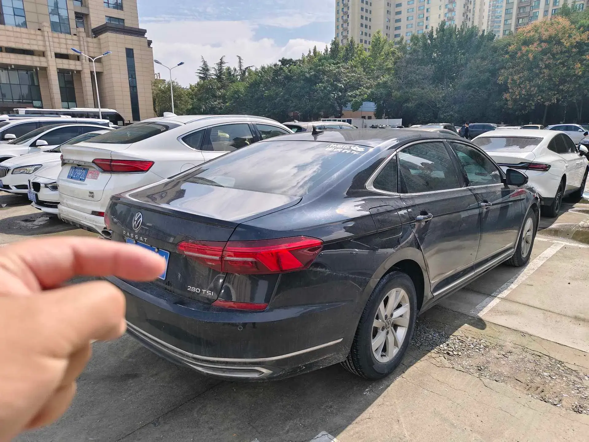 2021 VOLKSWAGEN PASSAT thumbnail 3