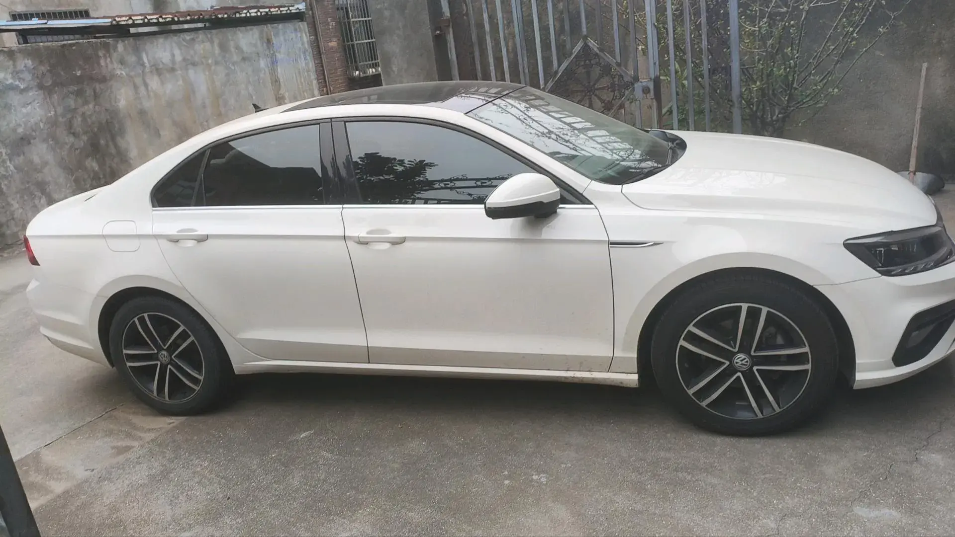 2019 VOLKSWAGEN LAMANDO thumbnail 2