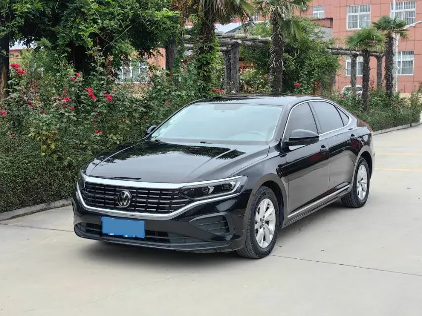 2024 VOLKSWAGEN PASSAT view 1