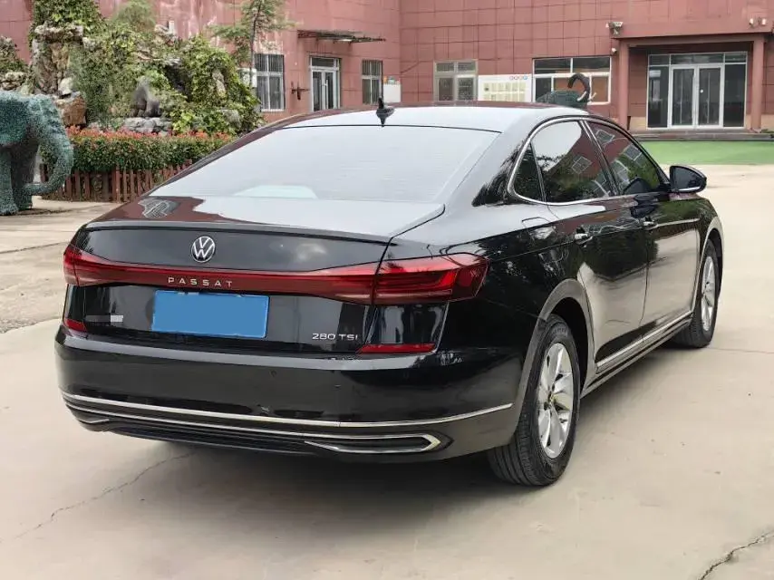 2024 VOLKSWAGEN PASSAT thumbnail 4