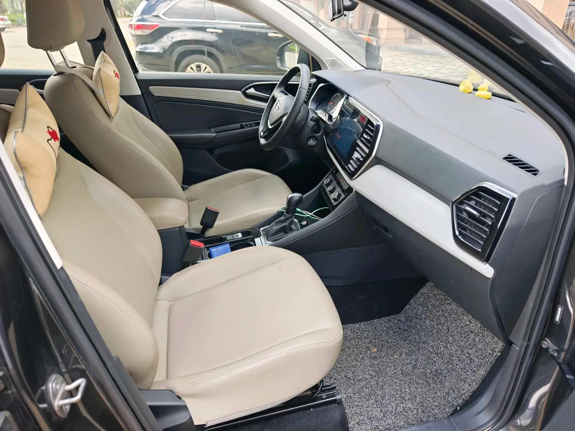 2022 JETTA VS5 thumbnail 4