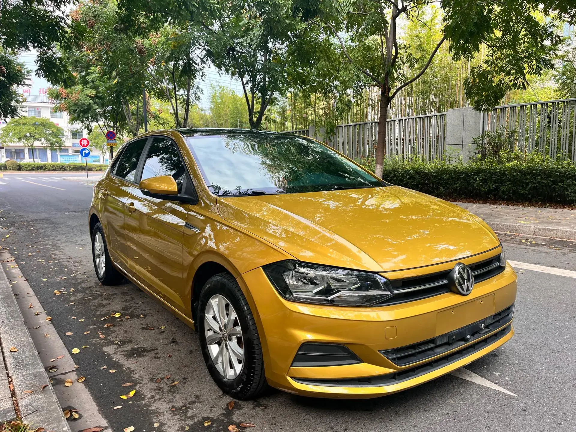 2019 VOLKSWAGEN POLO thumbnail 3