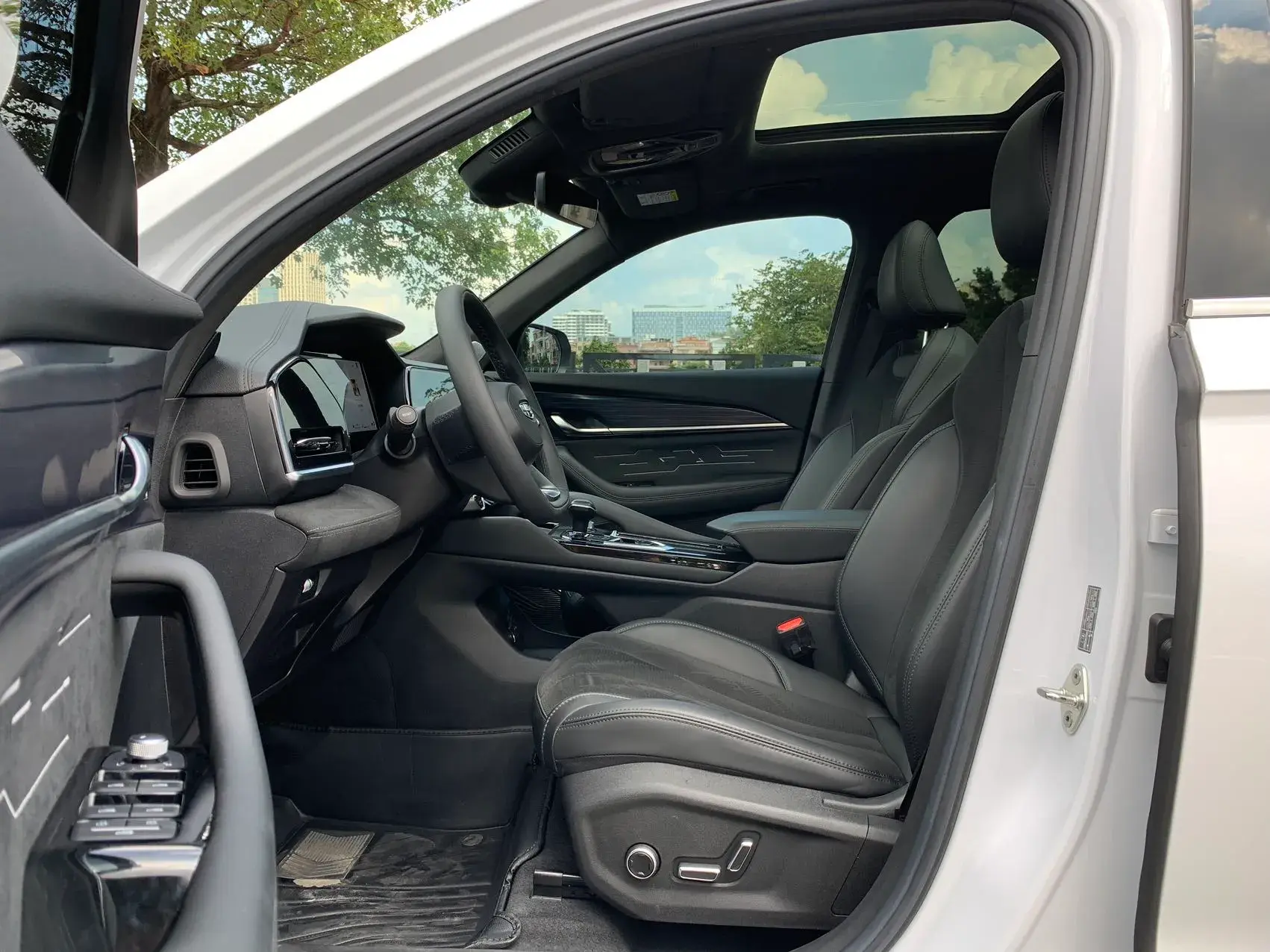 2024 GEELY MONJARO thumbnail 4