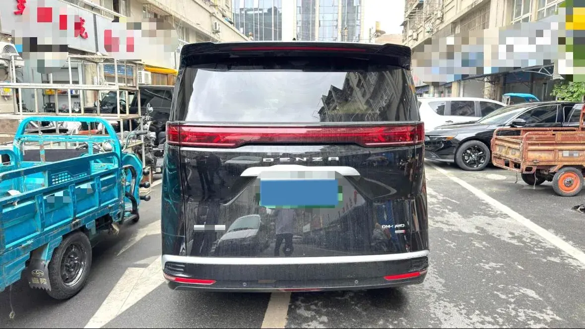 2025 DENZA D9 thumbnail 4