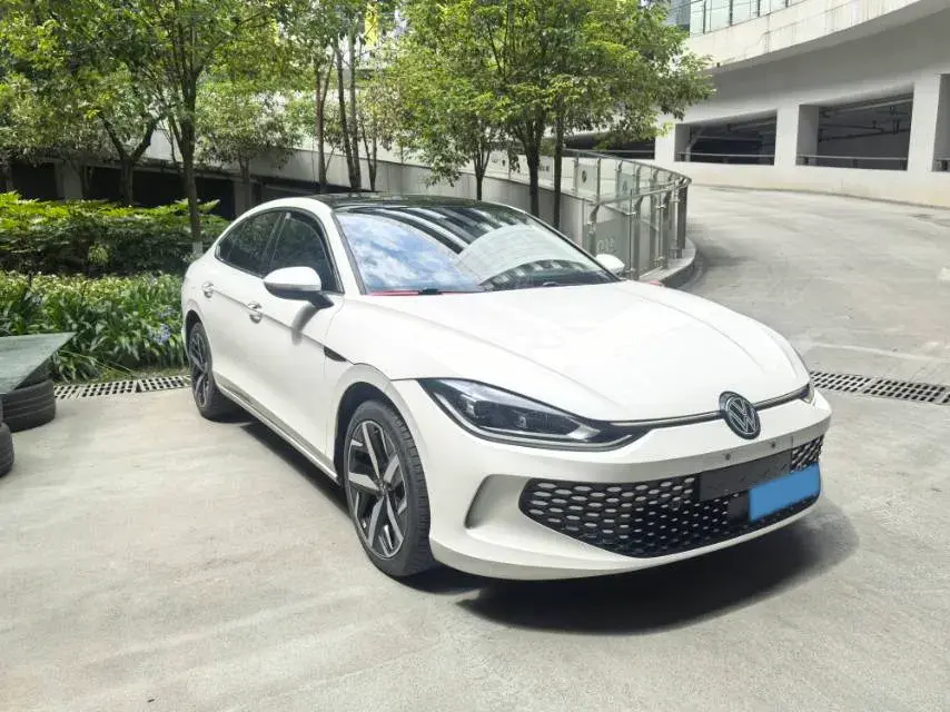 2024 VOLKSWAGEN LAMANDO thumbnail 3