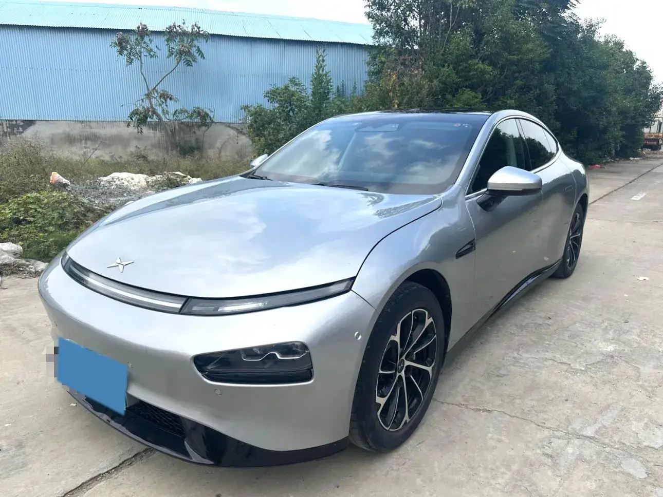 2022 XPENG P7 view 1