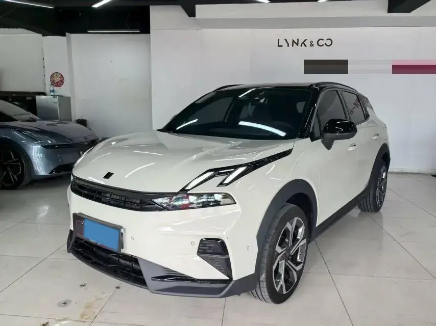 2025 LYNK&CO 06 view 1