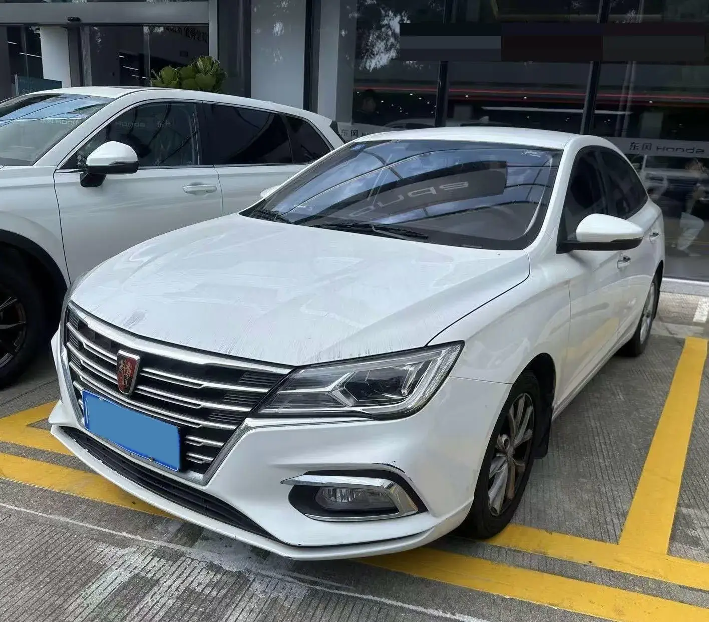 2020 ROEWE I5 view 1