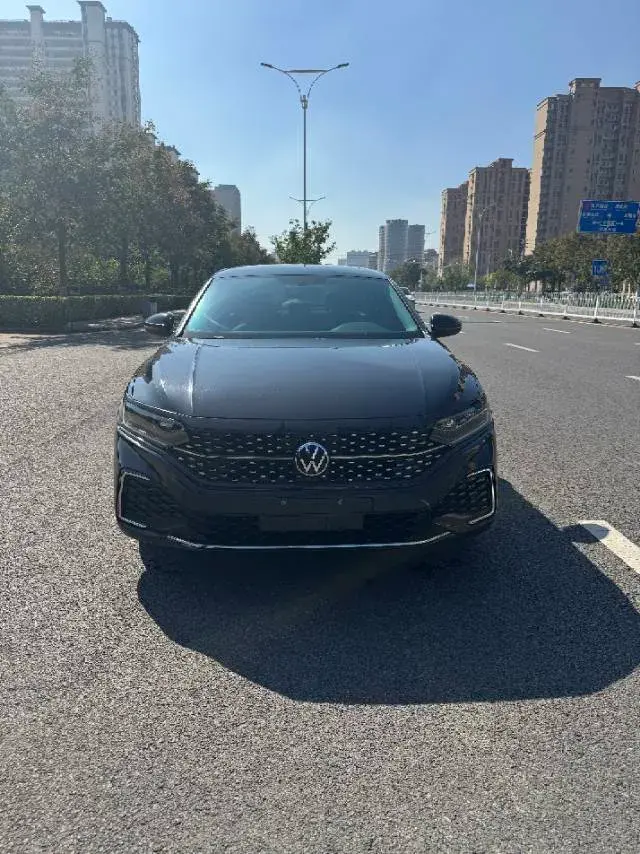 2023 VOLKSWAGEN PASSAT thumbnail 2