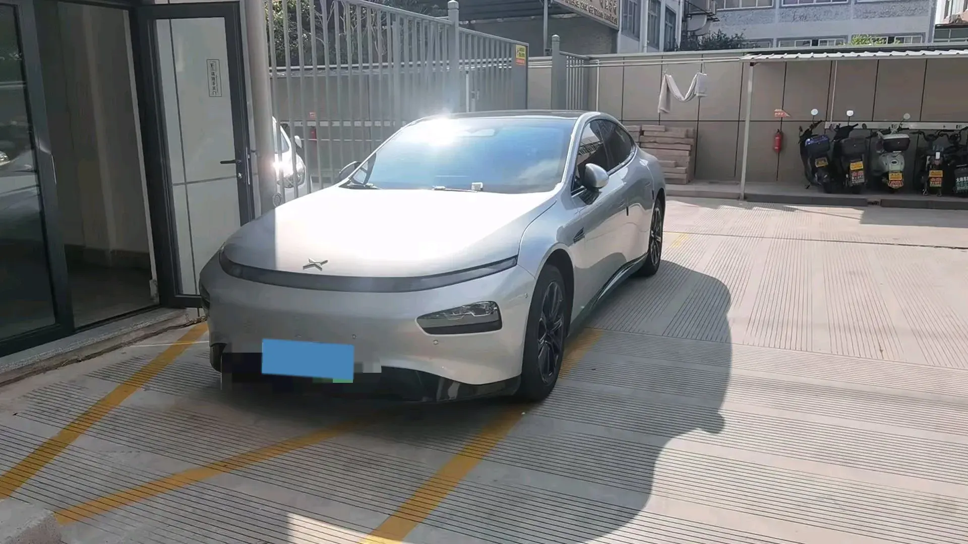2020 XPENG P7 view 1