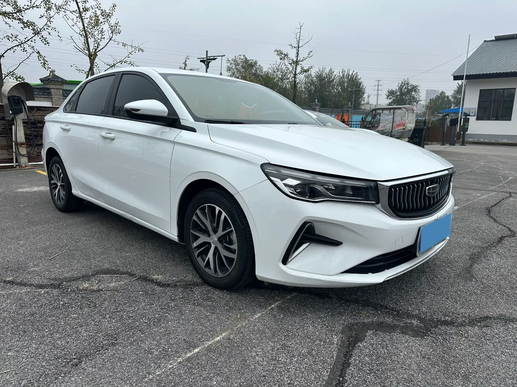 2023 GEELY EMGRAND thumbnail 3