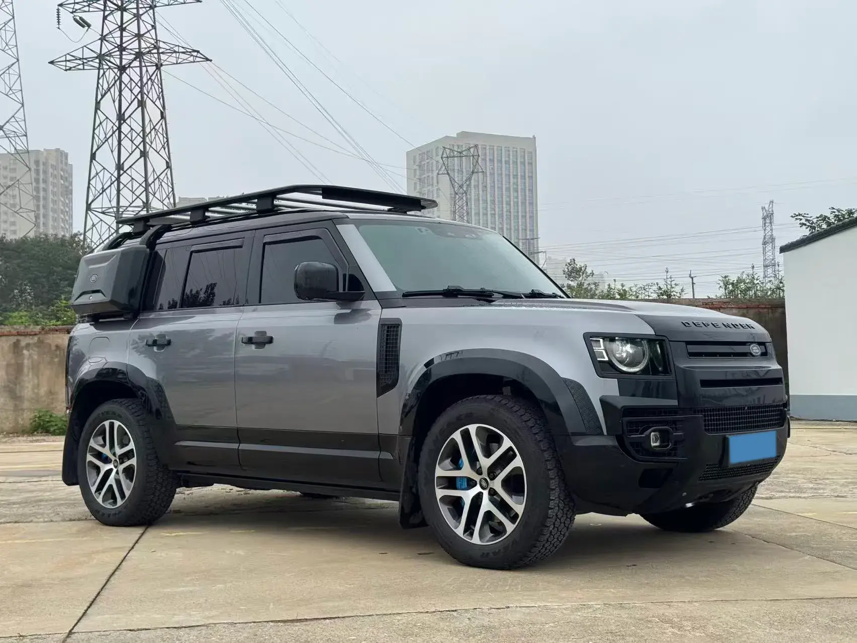 2023 LAND ROVER thumbnail 4